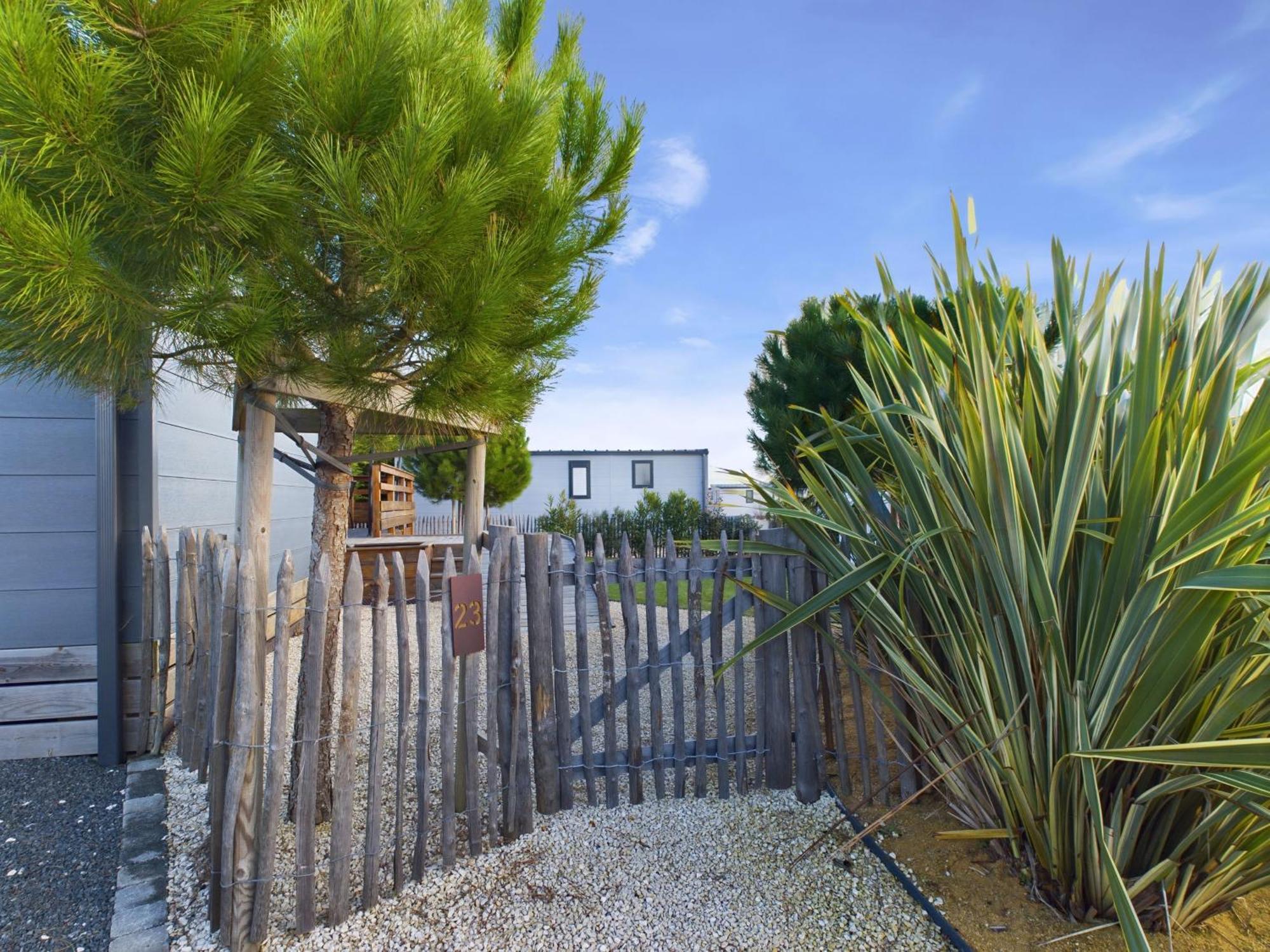 Beau Chalet Pour 4 Pers - Acces Piscine Chauffee ブルティニョール・シュル・メール エクステリア 写真